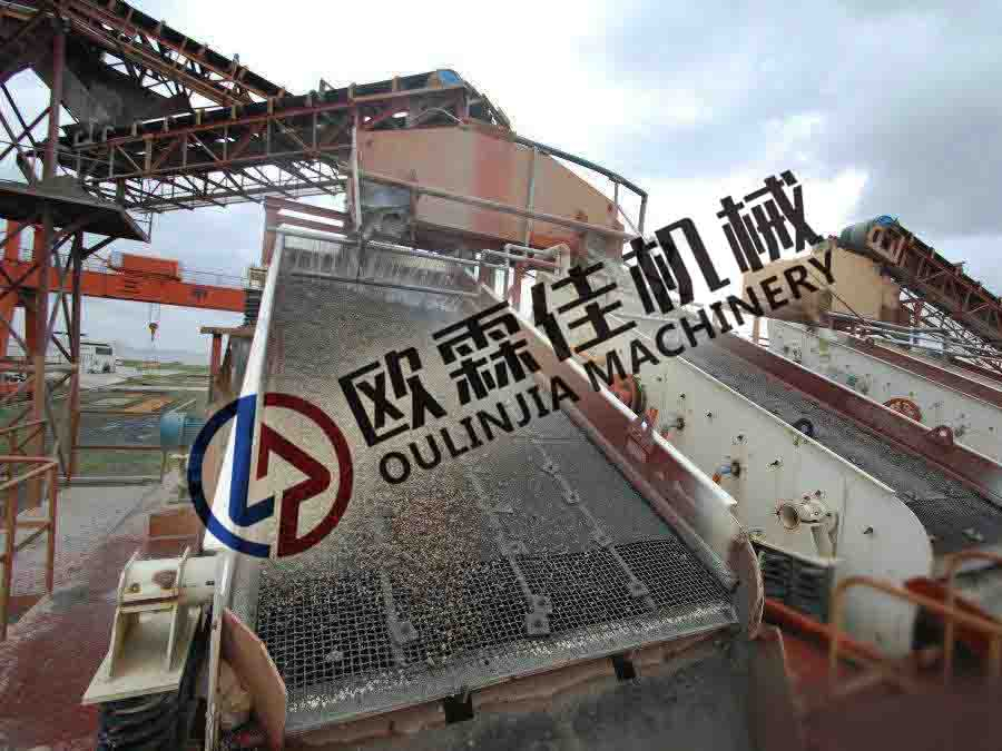 YK1842圓振動篩砂石篩分使用現場