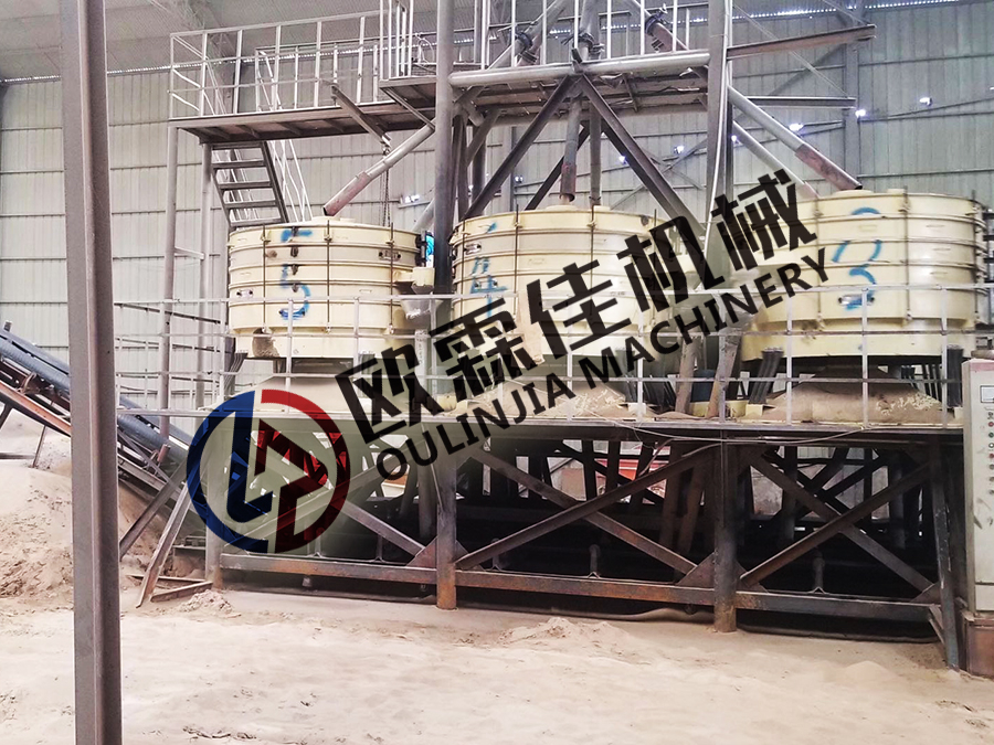 石油壓裂砂搖擺篩使用現場